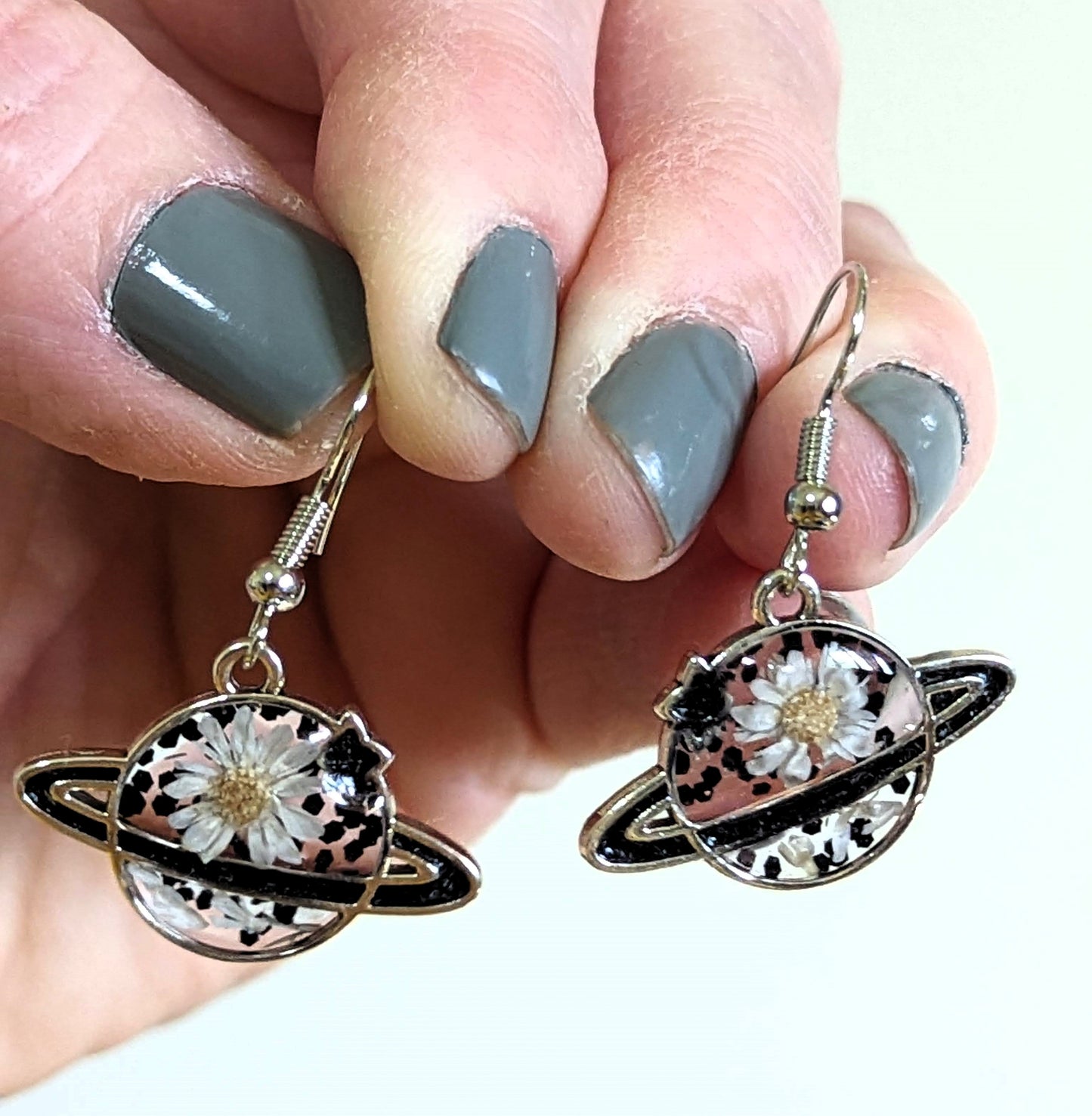 White Daisy & Black Glitter Saturn/Planet Earrings