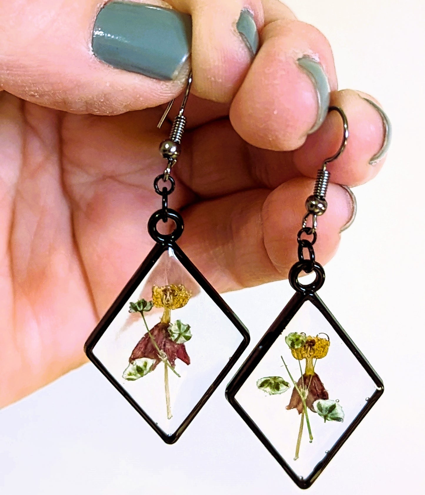 Dancing Grass Flower Diamond Earrings