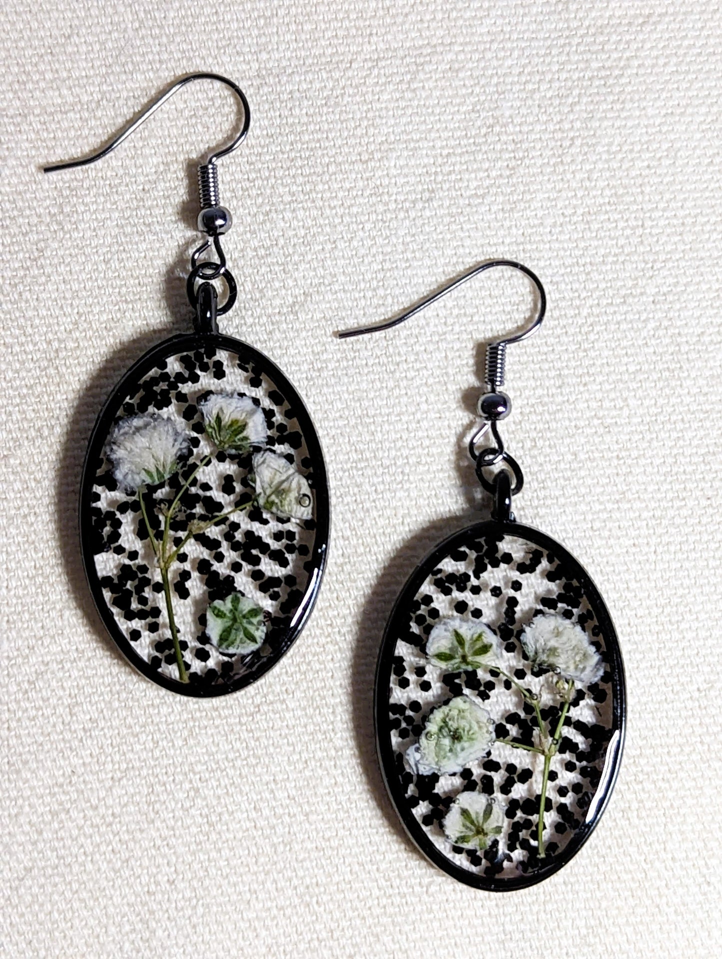 Baby's Breath & Black Glitter Oval Earrings