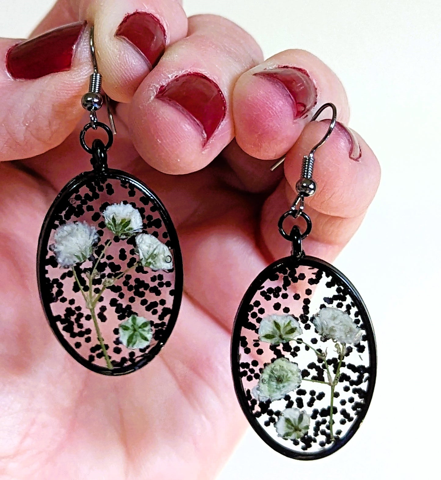 Baby's Breath & Black Glitter Oval Earrings